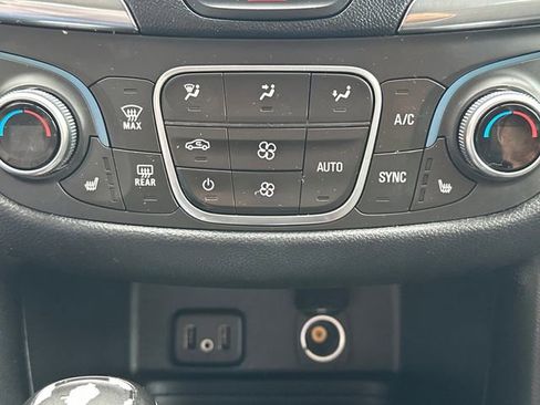 Used 2018 Chevrolet Equinox LT w/ Redline Edition AWD/4WD image 35