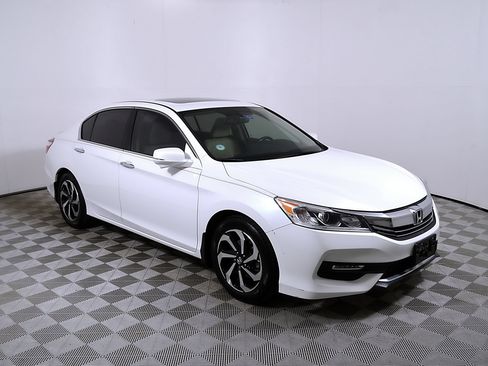 Used 2017 Honda Accord EX-L image 6