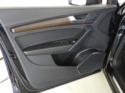 Used 2023 Audi Q5 2.0T Premium w/ Convenience Package image 11