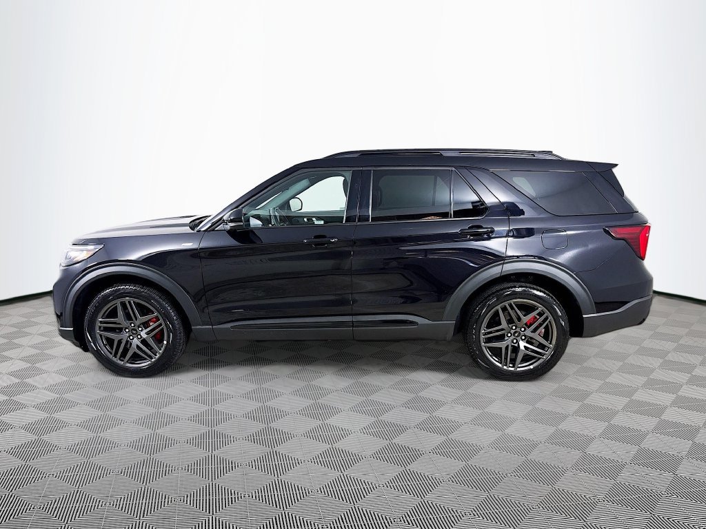 Used 2025 Ford Explorer ST-Line w/ ST-Line Street Pack AWD/4WD image 4