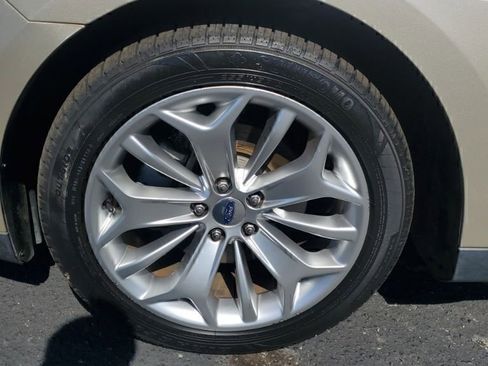 Used 2018 Ford Taurus Limited FWD image 32