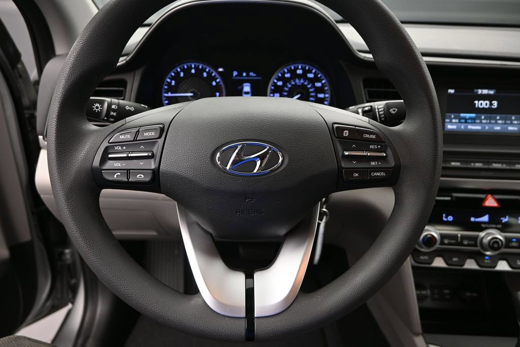 Used 2020 Hyundai Elantra SE FWD image 19