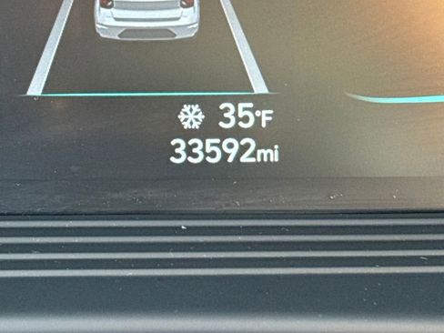 Used 2024 Hyundai Venue SEL image 19