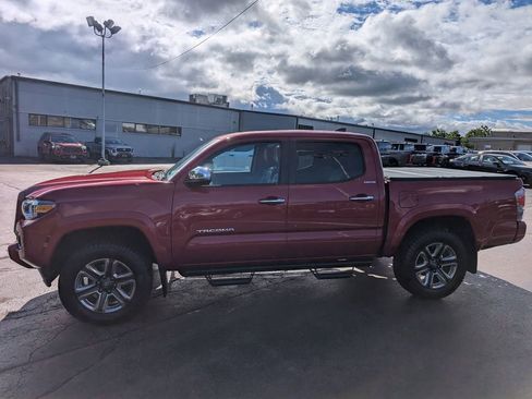 Used 2019 Toyota Tacoma Limited AWD/4WD image 3