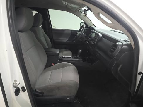 Used 2022 Toyota Tacoma SR RWD image 14