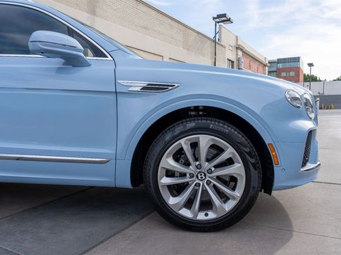 New 2025 Bentley Bentayga image 9