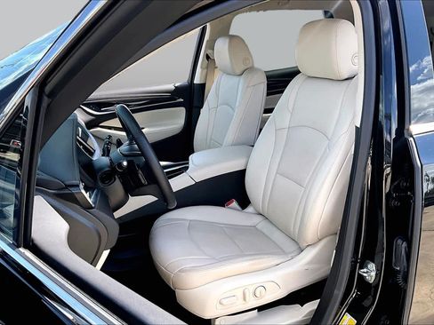 Used 2023 Buick Enclave Essence w/ Experience Buick Package FWD image 8