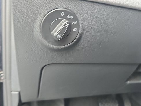 Used 2024 Volkswagen Taos SE image 17