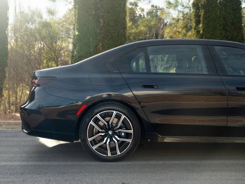 Used 2023 BMW 740i 740i w/ Executive Package image 5