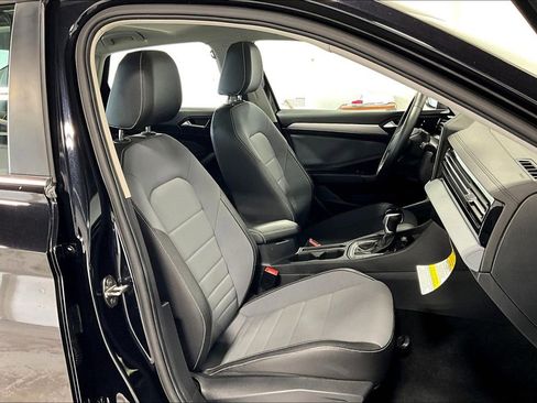 Used 2025 Volkswagen Jetta SE image 10