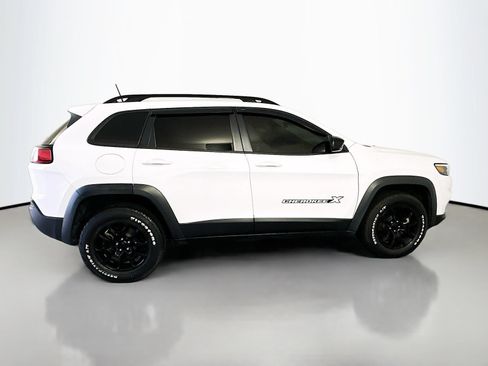 Used 2022 Jeep Cherokee Latitude AWD/4WD image 8