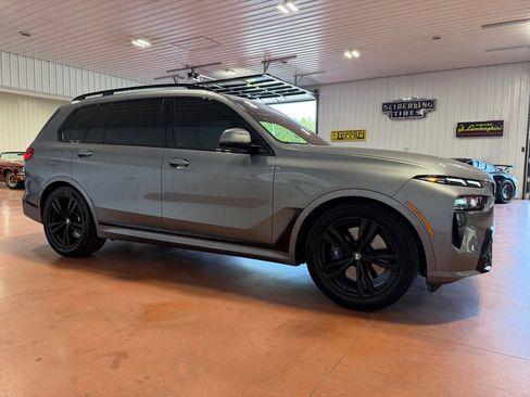 Used 2024 BMW X7 xDrive40i w/ M Sport Package AWD/4WD image 9