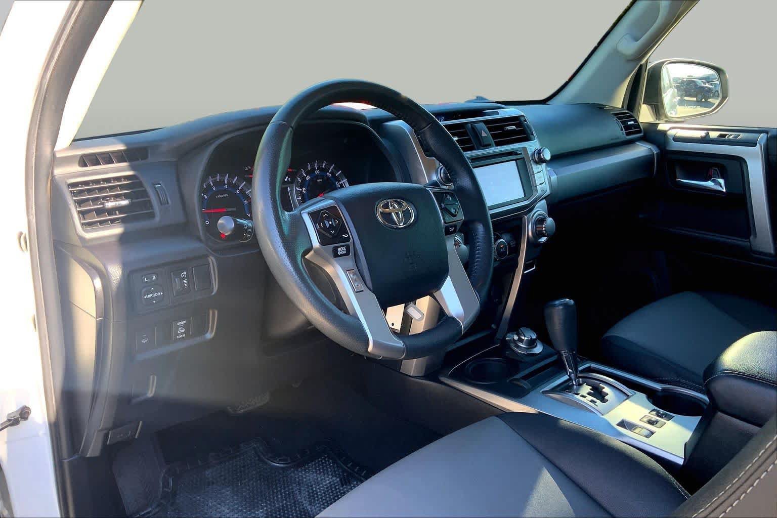 Used 2018 Toyota 4Runner SR5 Premium AWD/4WD image 17