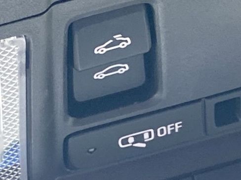 Certified 2025 Cadillac XT6 Premium Luxury FWD image 31