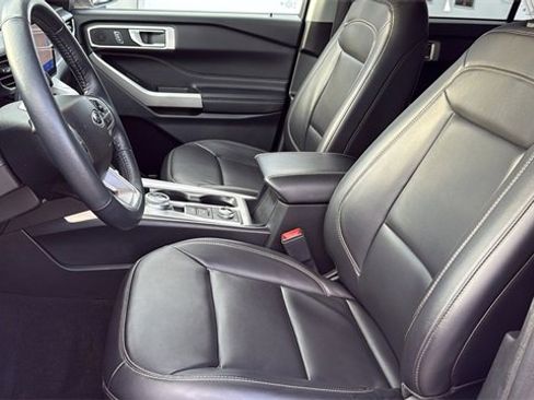 Used 2023 Ford Explorer XLT w/ Equipment Group 202A image 11