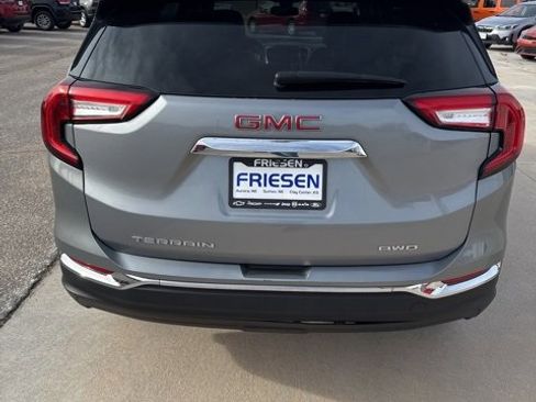 Used 2024 GMC Terrain SLT image 6