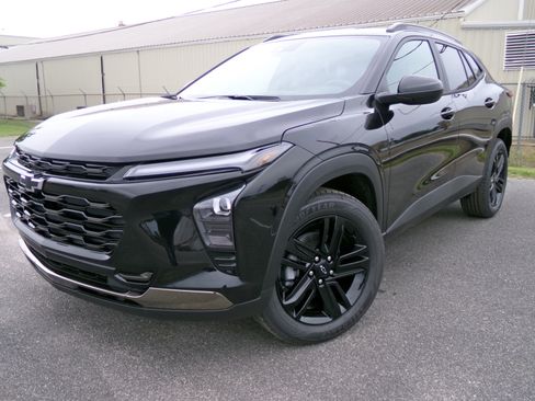 New 2026 Chevrolet Trax ACTIV w/ Driver Confidence Package FWD image 1
