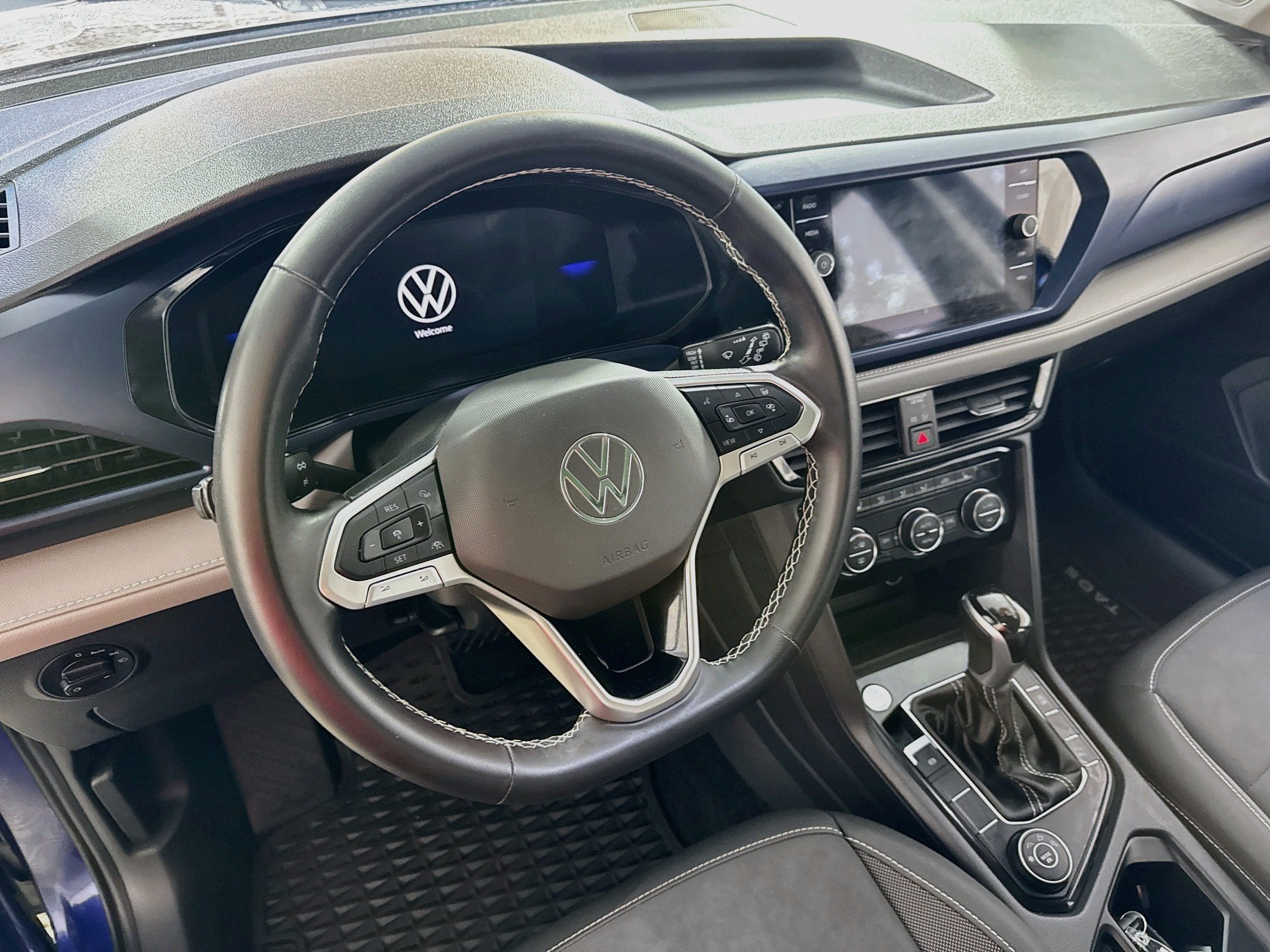 Used 2024 Volkswagen Taos SE w/ Panoramic Sunroof Package AWD/4WD image 13