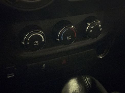 Used 2016 Jeep Wrangler Sport image 15