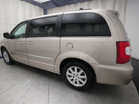 Used 2014 Chrysler Town & Country Touring w/ Driver Convenience Group FWD image 34