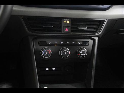 Certified 2022 Volkswagen Taos SE FWD image 14