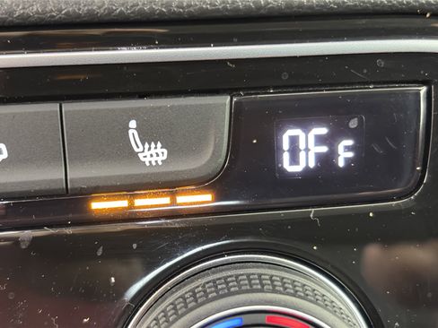 Used 2023 Volkswagen Atlas SE image 28