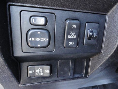 Used 2015 Toyota Tundra SR5 image 16