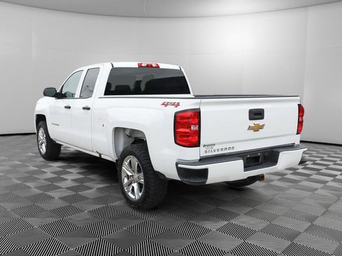 Used 2018 Chevrolet Silverado 1500 Custom w/ Custom Value Package AWD/4WD image 5