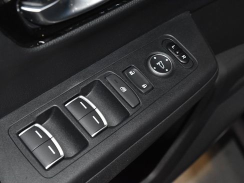Used 2025 Honda CR-V EX-L image 6