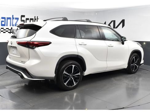 Used 2021 Toyota Highlander XSE AWD/4WD image 5