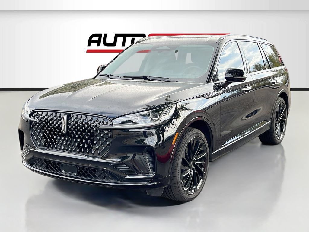 Used 2026 Lincoln Aviator Reserve AWD/4WD image 3