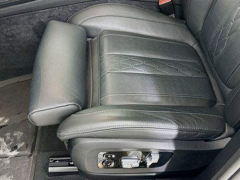 Used 2025 BMW X7 M60i image 25