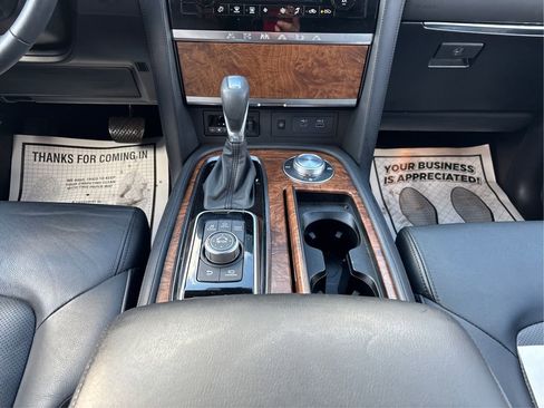 Used 2024 Nissan Armada SL image 18