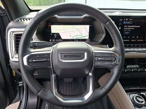 Used 2025 GMC Canyon Denali AWD/4WD image 17