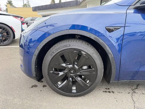 Used 2021 Tesla Model Y Long Range image 13