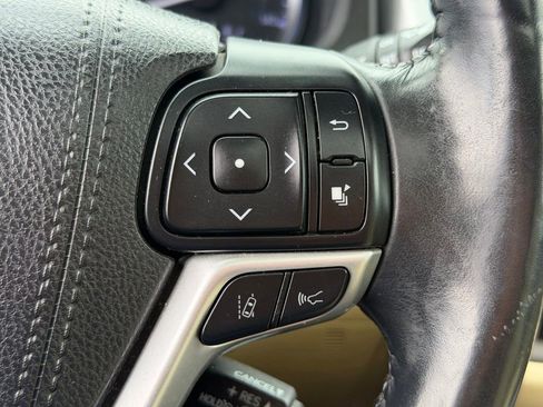Used 2018 Toyota Highlander Limited AWD/4WD image 18