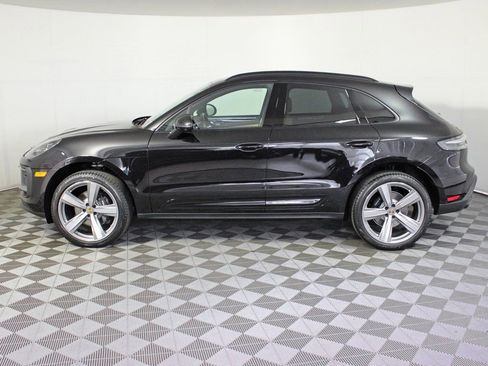 Certified 2025 Porsche Macan image 2