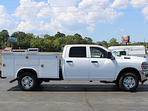 Used 2026 RAM 2500 Tradesman w/ Chrome Appearance Group AWD/4WD image 12
