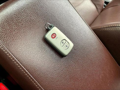 Used 2016 Toyota 4Runner Limited image 33