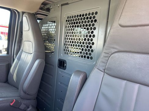 Used 2017 Chevrolet Express 2500 RWD image 13