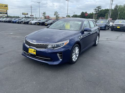 Used 2017 Kia Optima EX w/ Premium Package FWD image 4