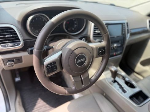 Used 2013 Jeep Grand Cherokee Laredo AWD/4WD image 19