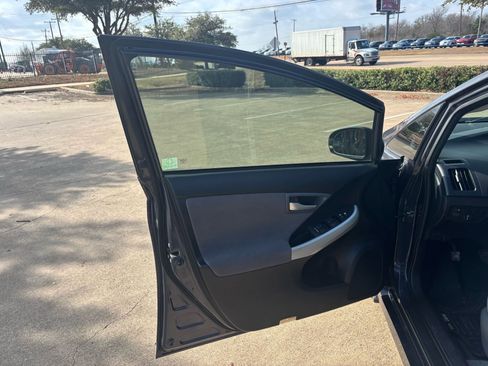 Used 2013 Toyota Prius Two image 11