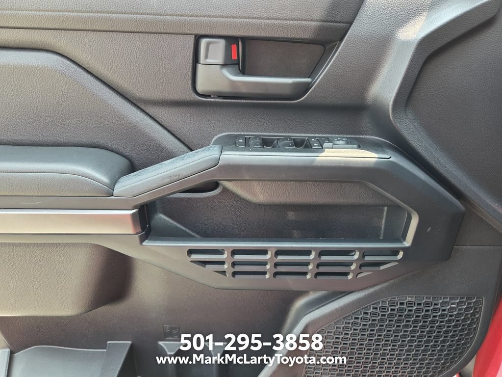 Used 2025 Toyota 4Runner SR5 AWD/4WD image 27