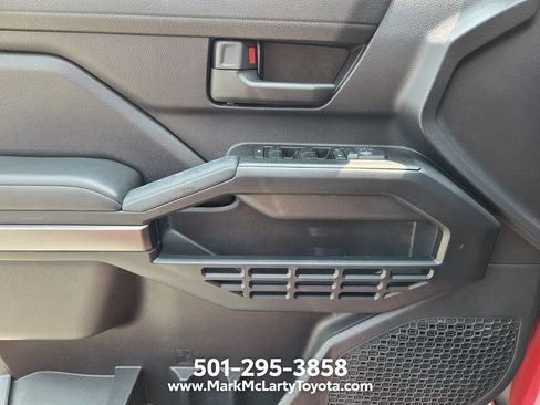 Used 2025 Toyota 4Runner SR5 AWD/4WD image 27