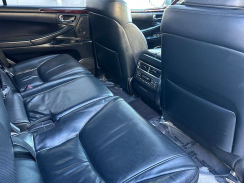 Used 2011 Lexus LX 570 4WD image 31