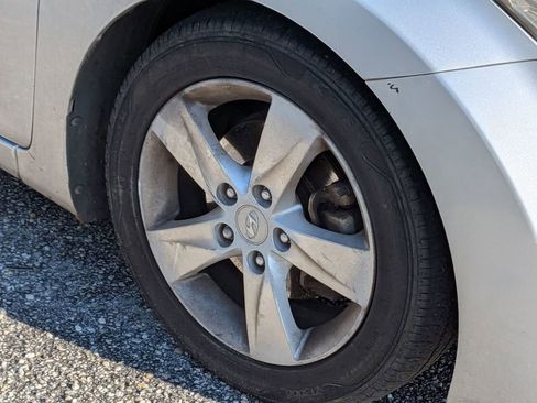 Used 2013 Hyundai Elantra GLS w/ Preferred Pkg FWD image 12