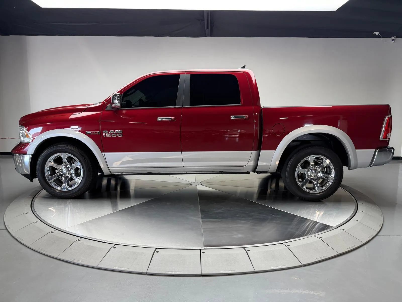 Used 2014 RAM 1500 Laramie RWD image 4