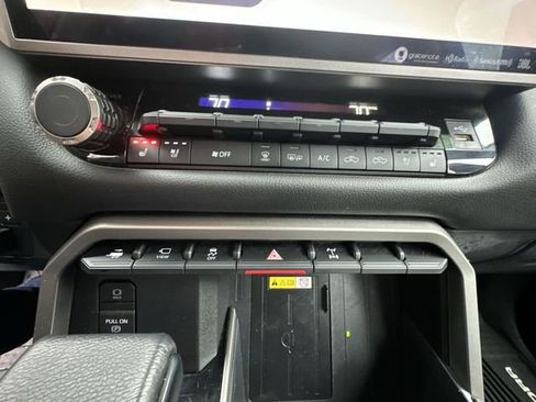 Used 2022 Toyota Tundra Limited image 19