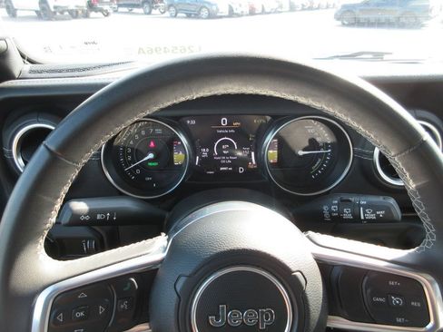 Used 2023 Jeep Wrangler Unlimited Sahara AWD/4WD image 26
